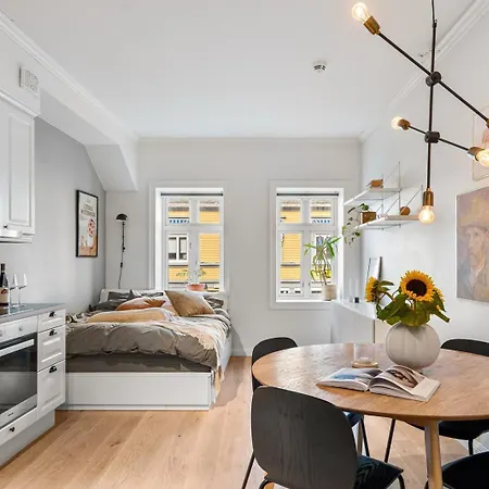 Arctic - Perfectly Located In The Main Street Apartment