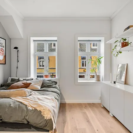 Arctic - Perfectly Located In The Main Street Apartment